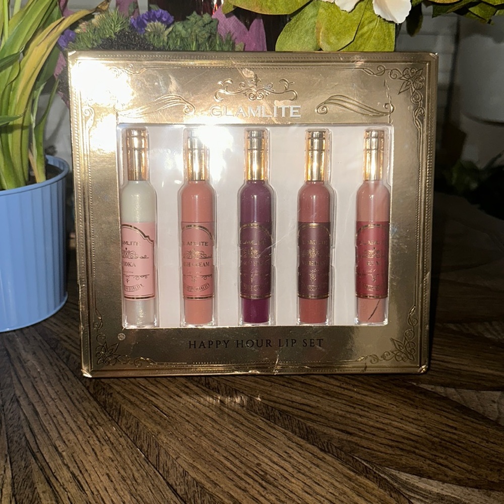 HOST PICK 💫🔥🔥🔥🔥Glamlite HAPPY HOUR LIP SET ✨❤️❤️